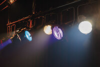 Showtec Performer 2000 RGBAL Kompaktes Theater LED fresnel mit 240 W RGBAL-Farben