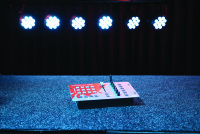 Showtec ColorCue 1 Air Intelligenter, batteriebetriebener LED-Controller mit Wireless DMX, einem Fader und 6 Farben