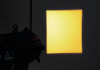 SHOWTEC Act Profile 150W RGBAL Compact 150 W RGBAL Theatre LED Profile Kompaktes 150 W RGBAL LED Profil für Theateranwendungen